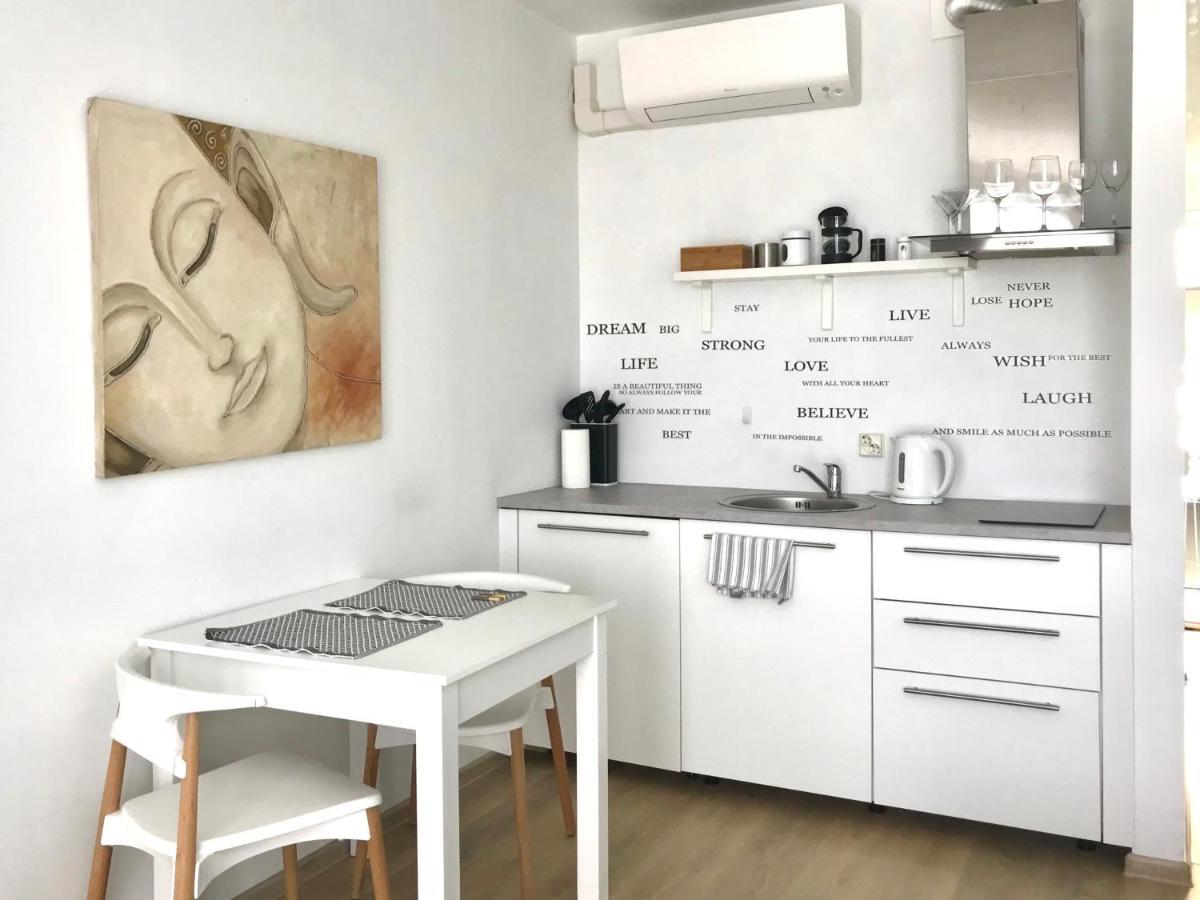 City Centre Studio In Design Quarter Close To Old Town & Harbor Apartment Tallinn Exterior photo